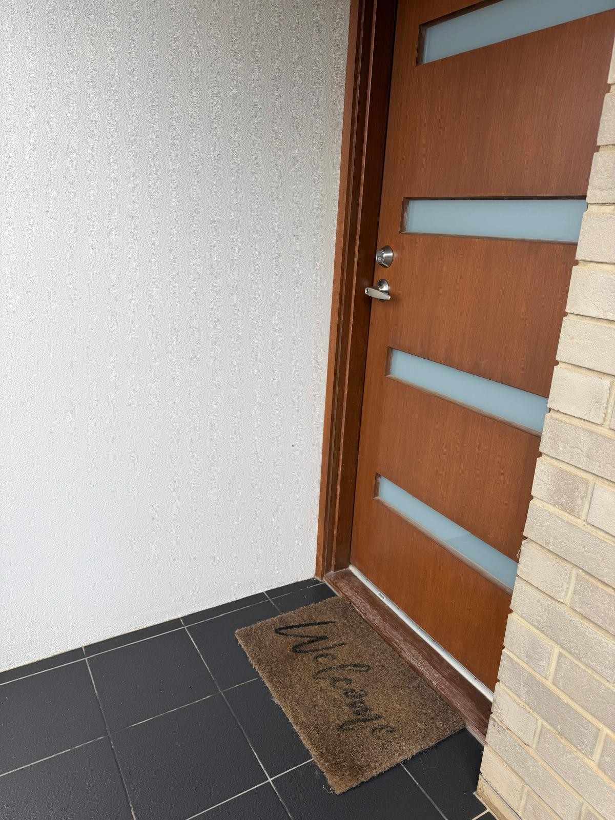 Clean front entrance and door - end of lease clean Adelaide